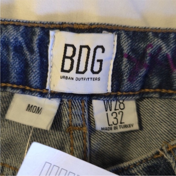 BDG Urban Outfitters Jeans Women’s Size 28 Mom High-Rise 3D Seams - Picture 5 of 7